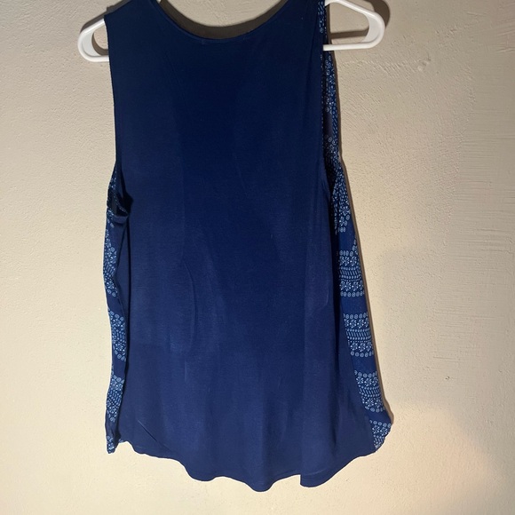 Blue and Blue Print Swingy Top Femme by tresics Sleeveless V neck - Picture 2 of 6